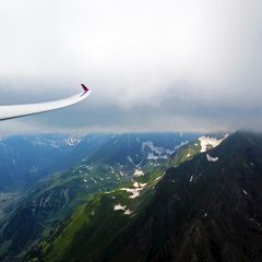 Flugwegposition um 10:49:20: Aufgenommen in der Nähe von Gemeinde Kaprun, Kaprun, Österreich in 2433 Meter